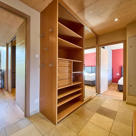 Penthouse Holleis *